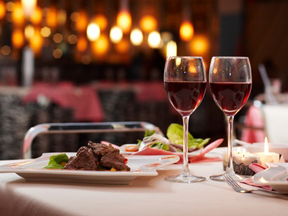 Enjoy lunch or dinner included with most tours